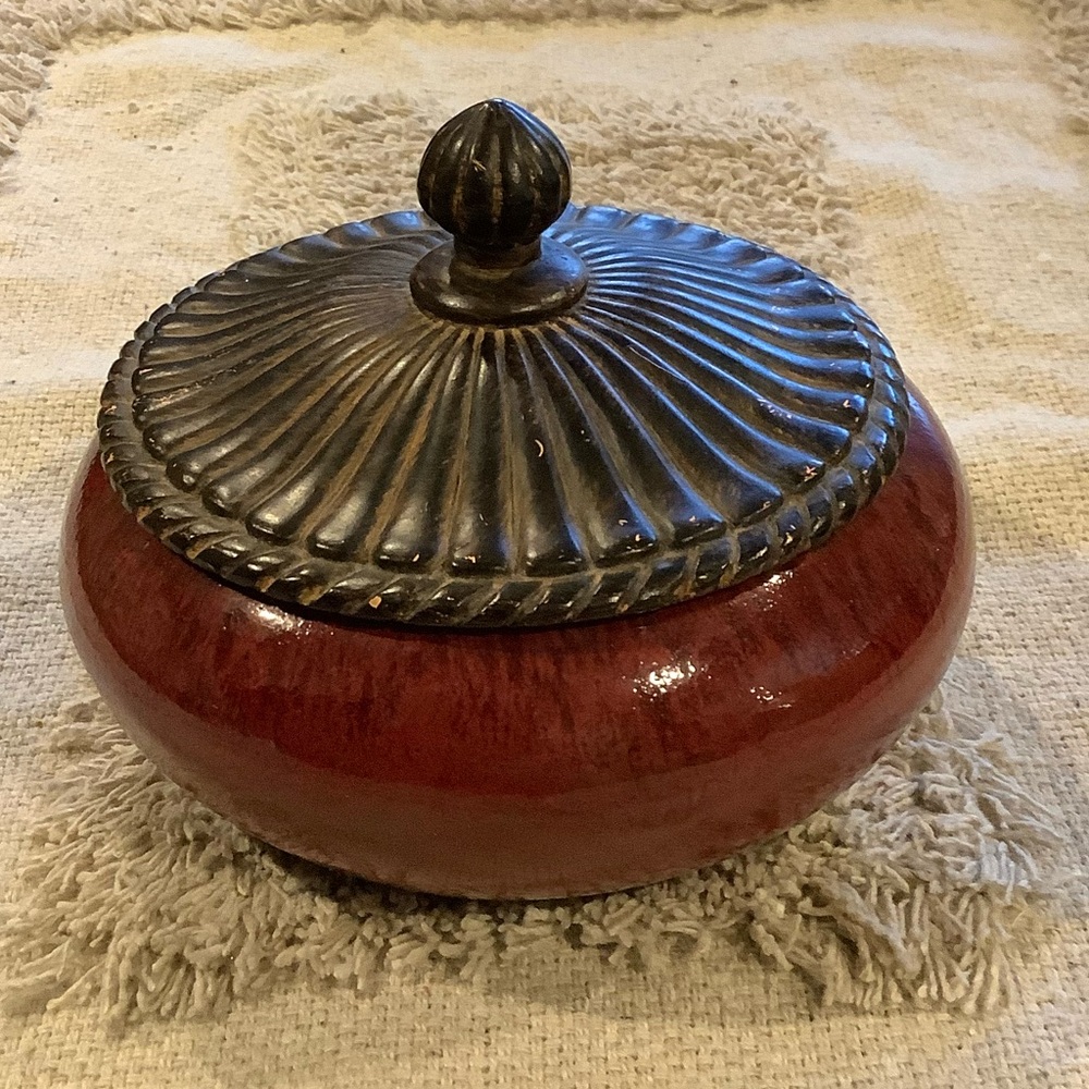 Fitz and Floyd Malbaks pottery dish and lid